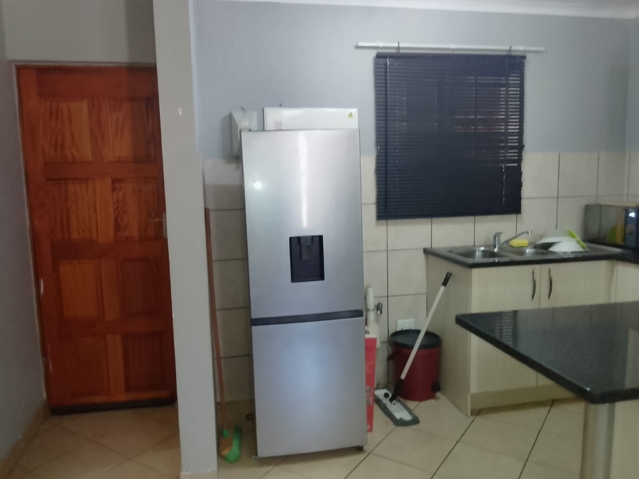 To Let 1 Bedroom Property for Rent in Waterval East North West